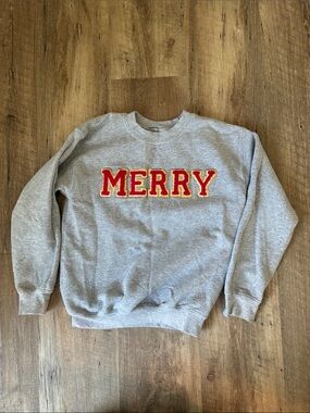 Girls Size Small Gray "MERRY" Crewneck Sweatshirt - Casual Holiday Sweater